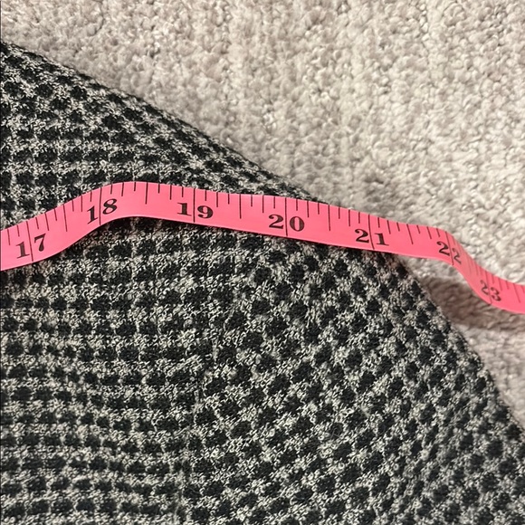 Giorgio Armani Classic Black and White Houndstooth Blazer - Picture 8 of 9